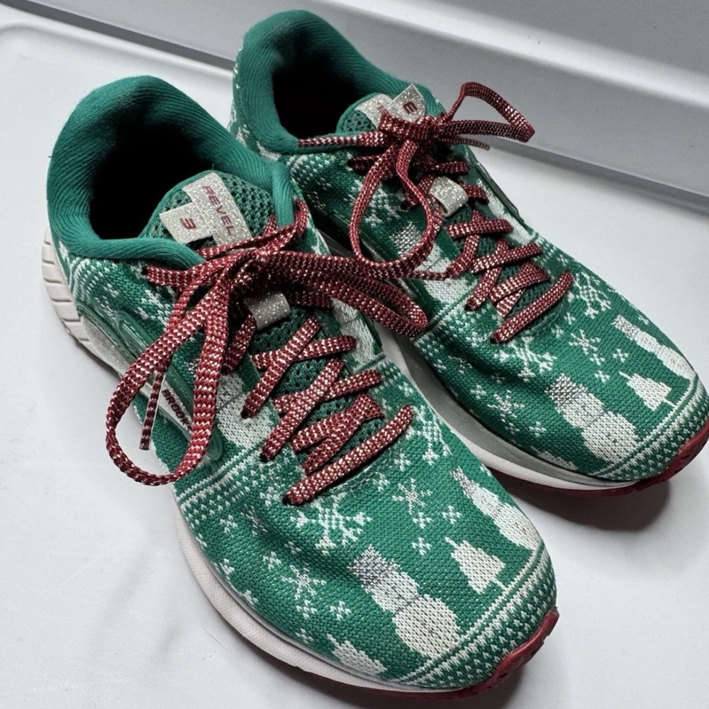 Brooks Revel 3 Christmas Sneaker Women’s Size 5 Green Running Snowman Knit